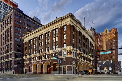 5 star hotels detroit